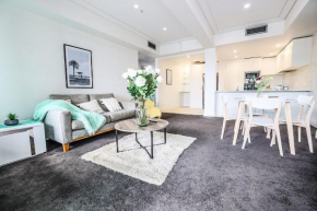 Spacious 2br Ocean front view - Free Parking